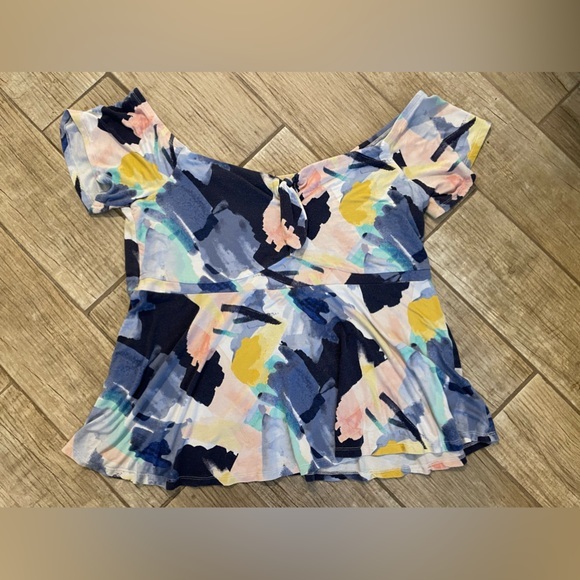 torrid Tops - Torrid Size 3 Super Soft Watercolor Short Sleeved Blouse